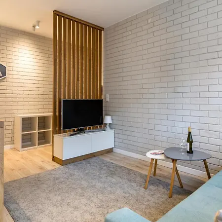 Stare Unithouse 800 M Do Neptuna *