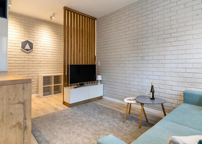 Stare Unithouse 800 M Do Neptuna *