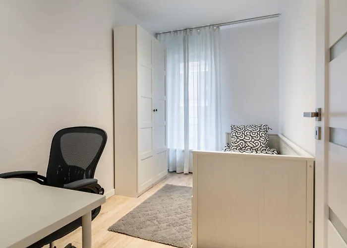 Stare Unithouse 800 M Do Neptuna Gdaňsk